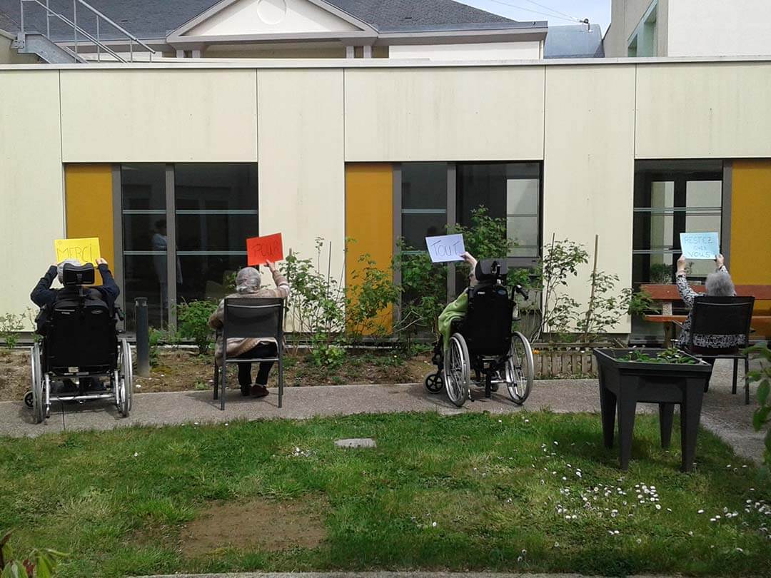 Peronnes dans un parc